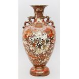 Große Vase.Beiges, so genanntes "Satsuma"-Steinzeug mit fein gesprüngelter Glasur. Eiförmig gebaucht