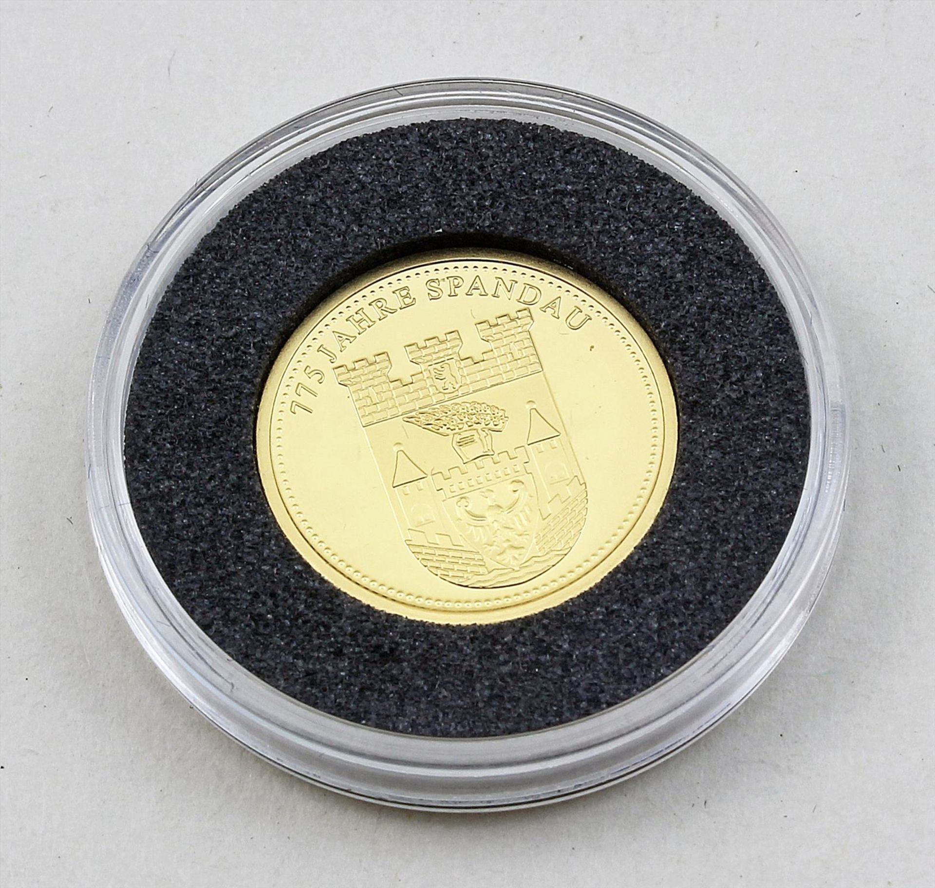 Medaille "775 Jahre Spandau".585/000 GG, 2 g. Eins von 500 Ex. aus dem Jahr 2007. pp, in