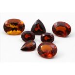 Sieben Mandarin-Granate, zus. 46,05 ct.Verschiedene Größen und Schliffarten.