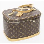 Beautycase "Nice", Louis Vuitton.Monogram Canvas mit braunem Leder. Vergoldete Hardware. Innen mit