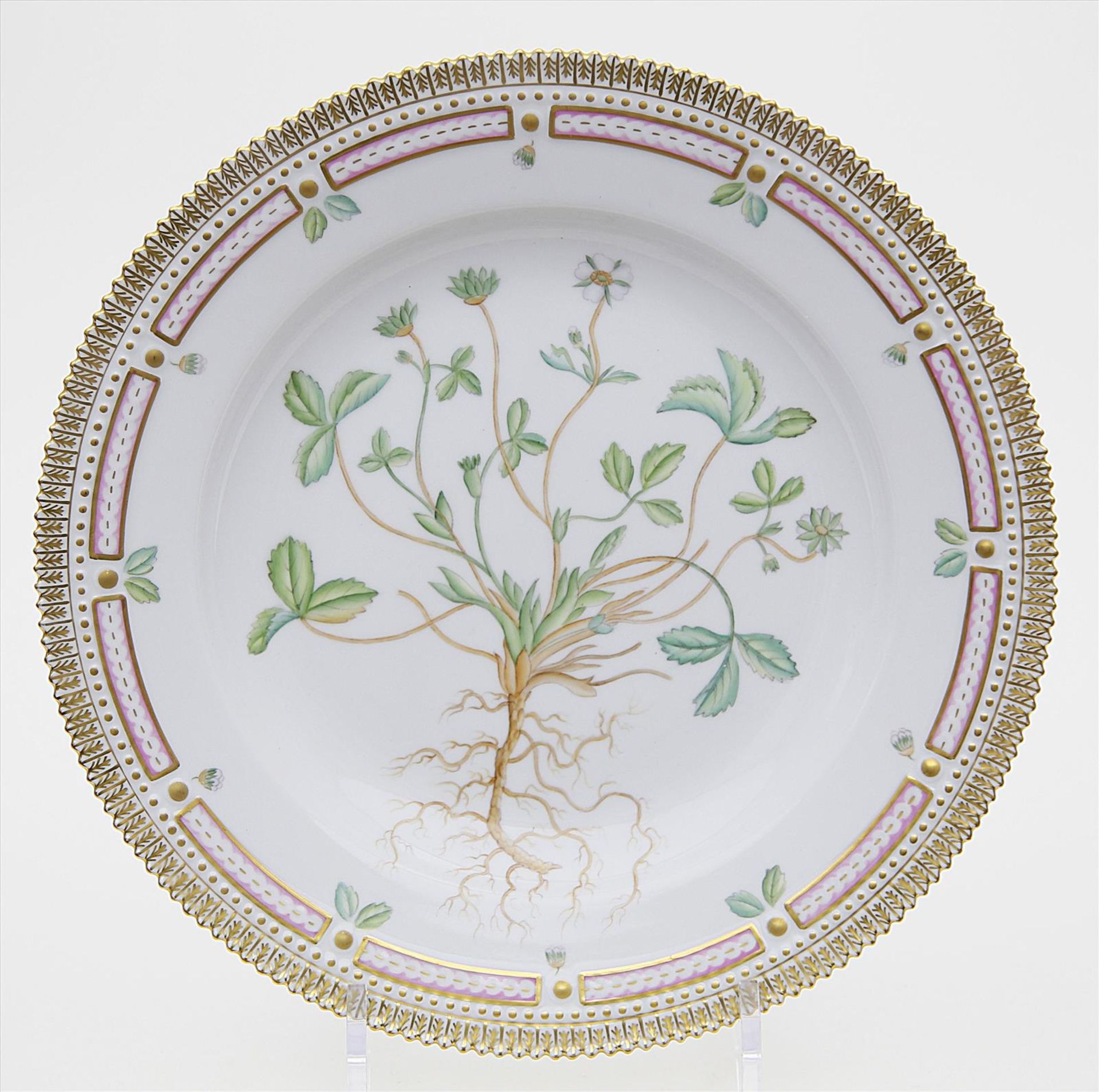 Speiseteller "Flora Danica", Royal Copenhagen.Fahne mit reichem Reliefdekor, farbiger und goldener