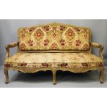 Sofa im Stil Louis XVI.Holz, geschnitzt und goldgefasst (später erg., teils stärker berieben).