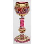 Weinrömer.Farbloses und rosalinfarbenes Glas. Balusterförmiger und teils gedrehter Schaft mit