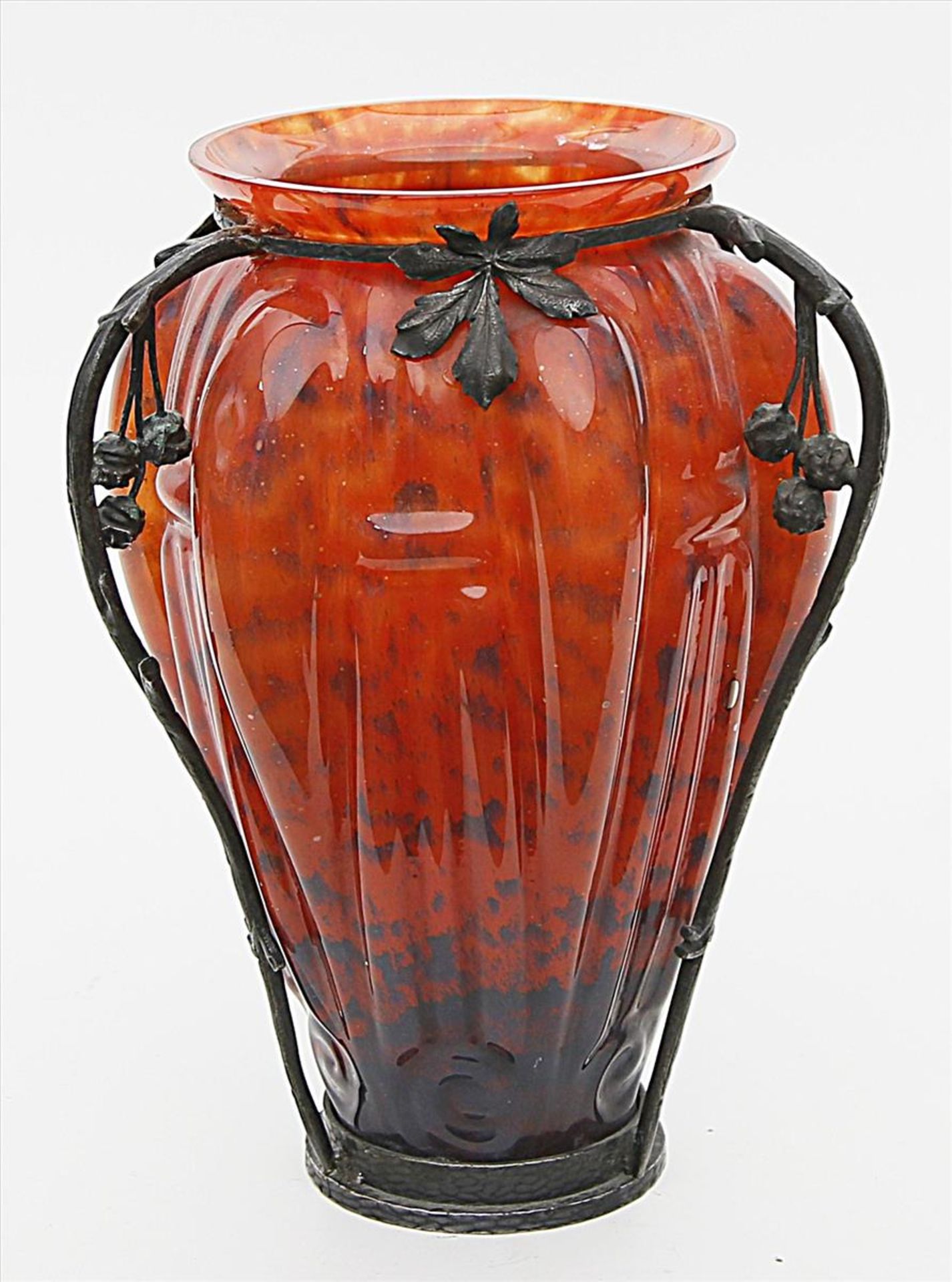 Art Deco-Vase.Farbloses, reliefiertes Glas mit verschiedenfarbigen Pulvereinschmelzungen. Florale - Bild 2 aus 2