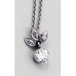 Jugendstil-Diamant-Collier.585/000 WG-Kette und wohl Platinfassung, brutto 2,4 g. Floral