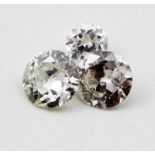 Drei Diamanten im Altschliff, zus. ca. 1,5 ct.L. abweichende Größen, ca. tcr/si.