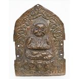 Tzatza.Kupfer, getrieben, mittig Darstellung eines sitzenden Buddhas im Relief. Tibet, 19. Jh. D.