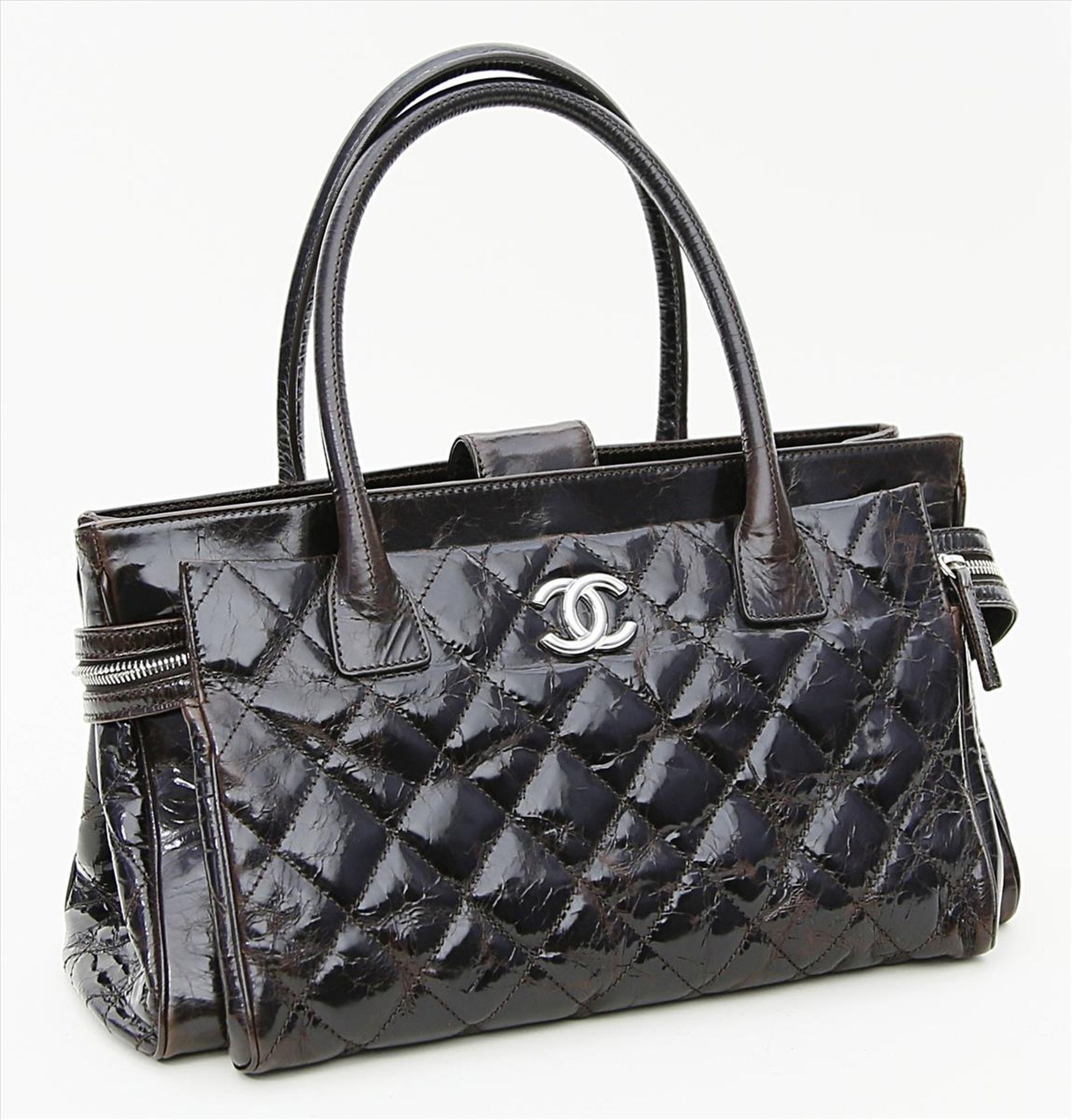 Tasche, Chanel.Braunes, gestepptes Glanzleder. Versilberte Hardware, inkl. CC-Logo. Großer