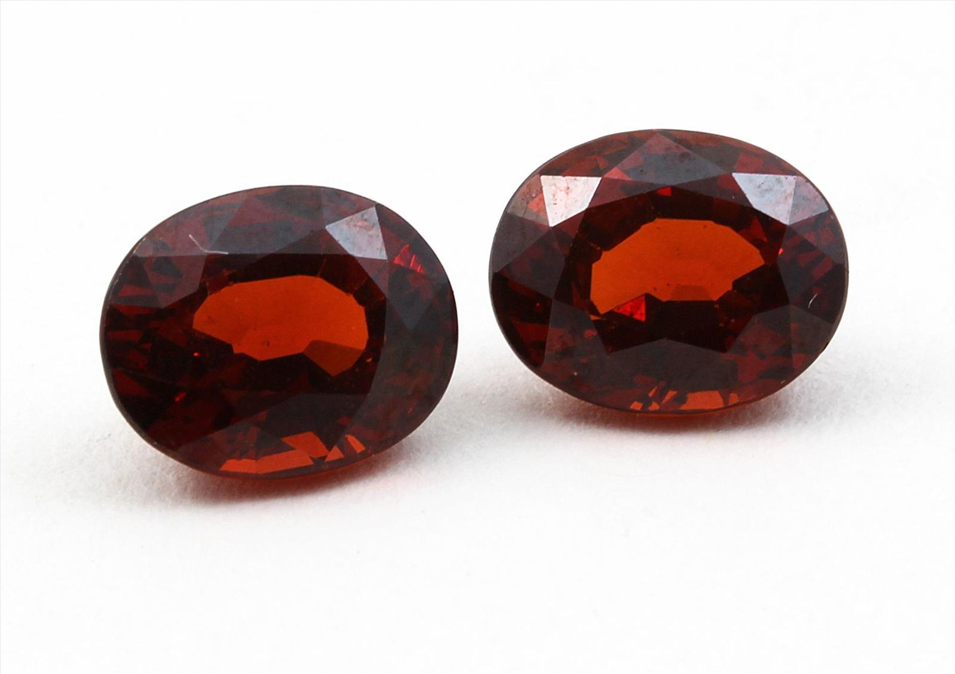 Sieben Mandarin-Granate, zus. 46,05 ct.Verschiedene Größen und Schliffarten. - Bild 4 aus 7