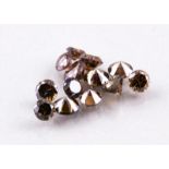 13 Brillanten, zus. ca. 1,55 ct.Einzeln ca. 0,1 bis 0,15 ct. Natural fancy brown.