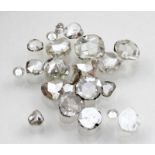 Kleines Konvolut Diamantrosen, zus. ca. 1,6 ct.Verschieden Größen und Qualitäten.