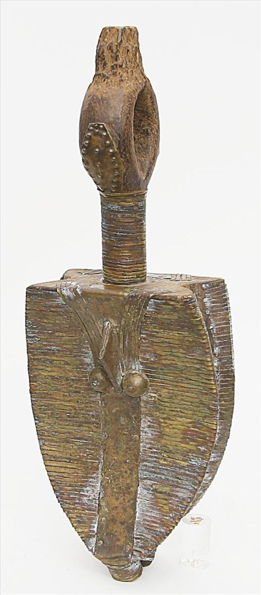 Reliquiarfigur "bwiti".Holz/Kupfer/Messing. Gabun oder Republik Kongo. H. 53 cm.