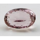 Aussergewöhnlich großer Kunzit, 61,59 ct.Helleres, l. orangestichiges Pink mit kleinen, inneren