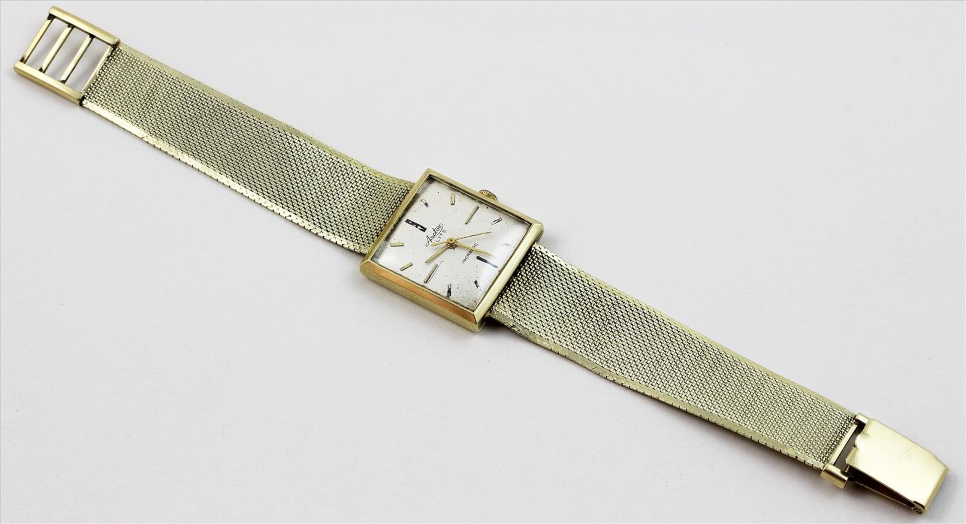 Herrenarmbanduhr "Arctos".Quadratisches Gehäuse und Ansatzband 585/000 GG, brutto 48,7 g. Matt