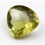 Transparenter Lemoncitrin, ca. 82,95 ct.Checkerboardcut, 33x 31x 16 mm.