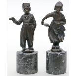 Unbekannter Künstler (Anf. 20. Jh.)Holländerknabe und -mädchen. Bronze mit dunkelbrauner Patina.