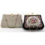 2 Abendtaschen.1x mit floraler Petit Point-Stickerei, 1x mit farblosem Strass. 20. Jh. D. ca. 16x 18