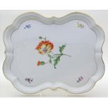 Mehrpassiges Tablett, Meissen.Porzellan. Bunte Blumenmalerei, Goldränder. Schwertermarke Meissen,