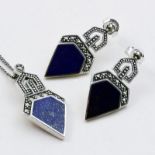 Kette mit Anhänger und Paar Ohrstecker.925/000 Sterlingsilber. Besetzt mit Lapislazuli und