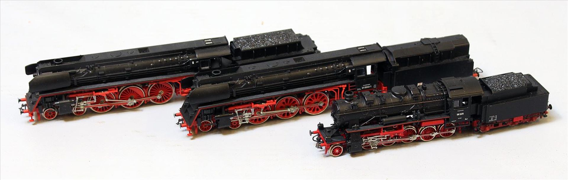 3 Dampflokomotiven mit Schlepptender, H0.Verschiedene Hersteller, für Gleichstrombetrieb, Funktion