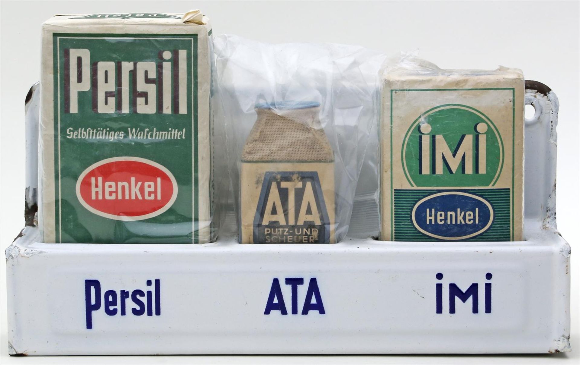 Emaillierter Wandbehälter mit Produktpackungen "PERSIL", "ATA" und "IMI".Jeweils Original