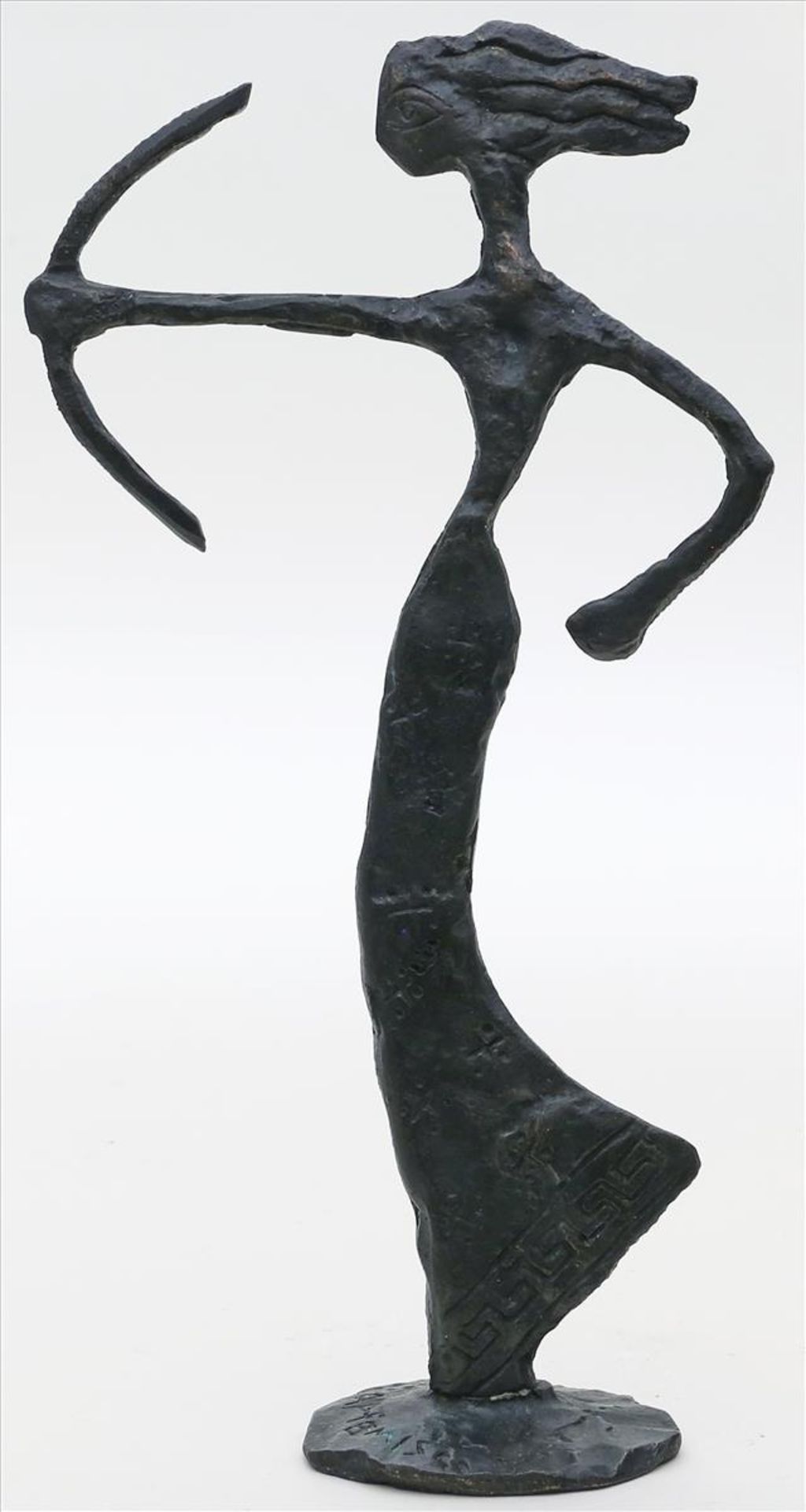 Skulptur der Artemis.Bronze. Figur der griechischen Göttin mit Bogen. Auf Sockel bez. "Artemis".