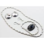 Collier, Armband, 2 Paar Ohrschmuck und Brosche.Silber, verschiedene Feingehalt und Ausführungen. 1x