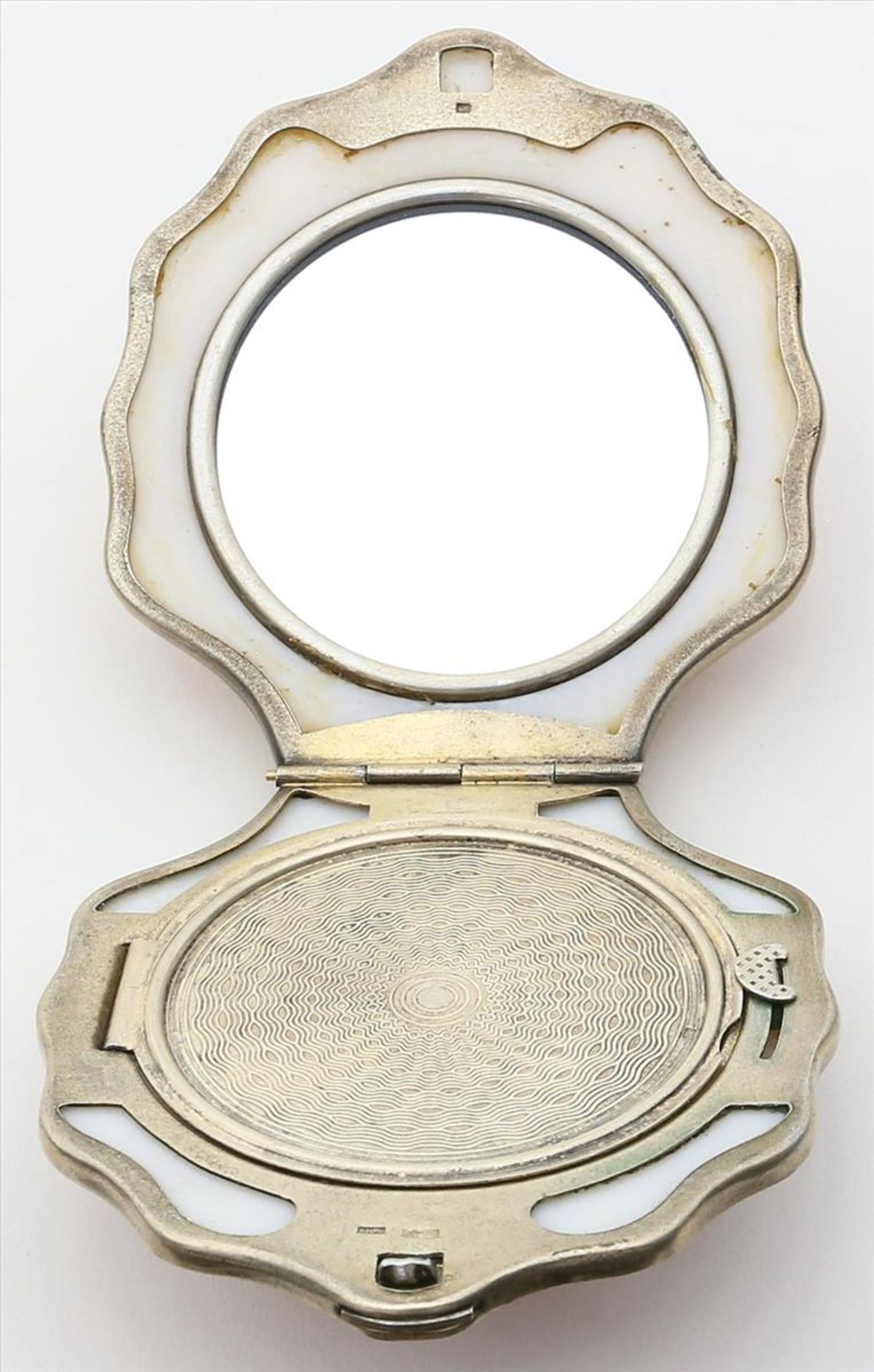 Russiche Puderdose in Muschelform.875/000 Silber, brutto 88 g. Muschelrelief aus Glas (min. - Bild 2 aus 2