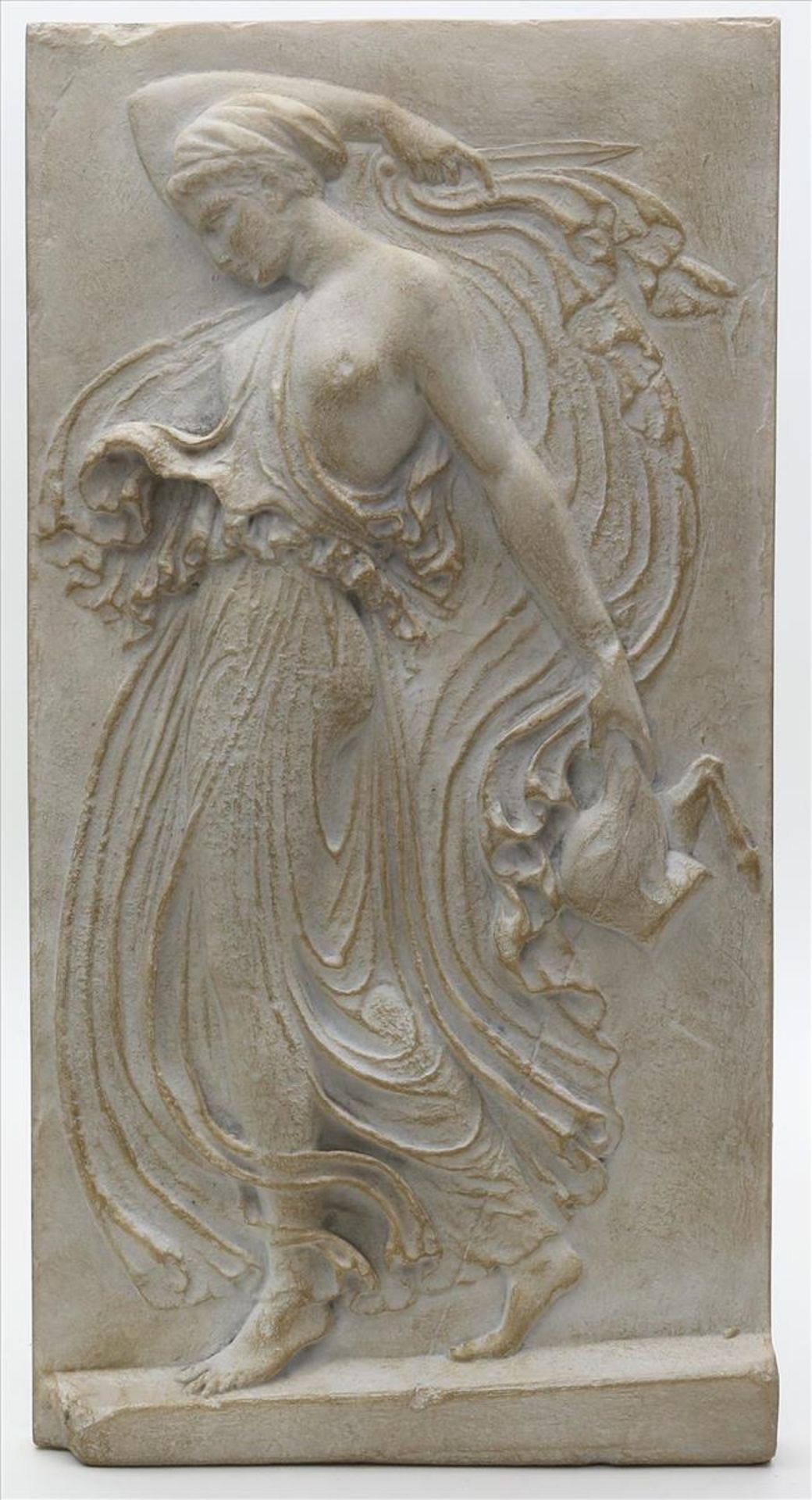 Relief "Tanzende Mänade".Marmorfarbener Kunsguss. D. 42x 22 cm.