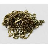 3 Halsketten.333/000 GG, ca. 11,3 g. Ketten-L. 45 bis 70 cm. Beigegeben: 2 weitere Halsketten,