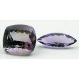 Zwei Amethyste, zus. 55,21 ct.Je einmal im Kissenschliff (43,58 ct.) bzw. als Navette (11,63 ct.).