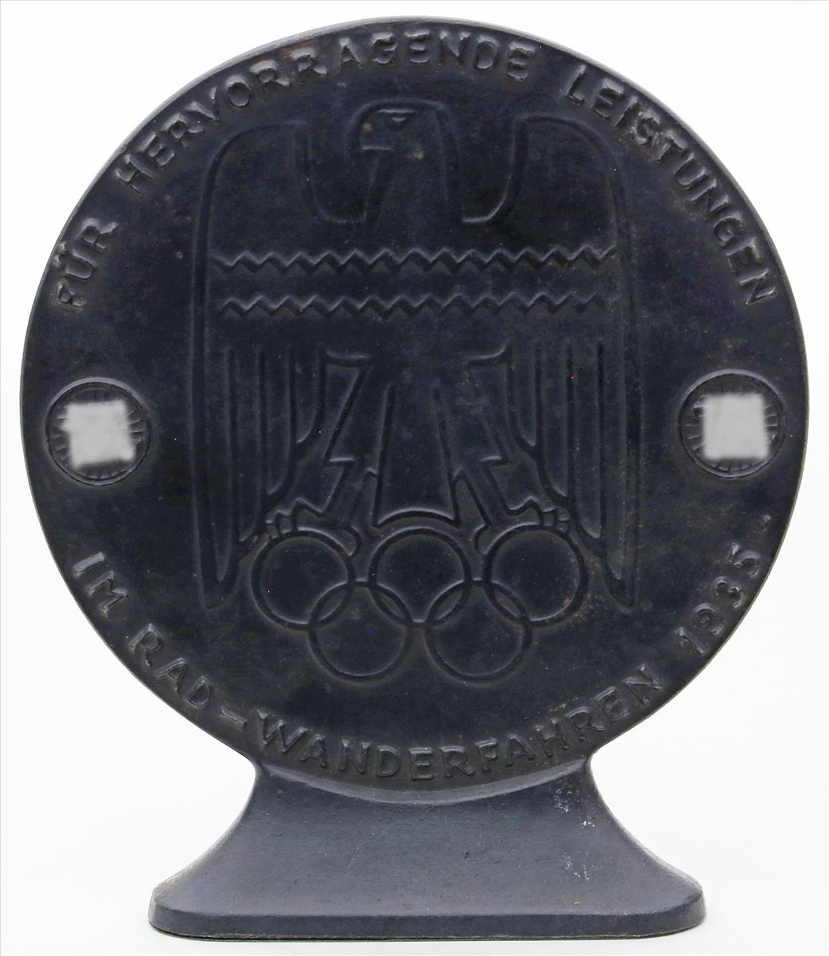 Tischplakette, III. Reich."IM JAHRE DER OLYMPISCHEN VORBEREITUNG 1935...". Bronzierter Eisenguss. H. - Bild 2 aus 2