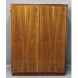 Art Deco-Schrank.Wurzelholzfurnier mit symmetrischer Maserung und heller Fadeneinlage. Schlichter,