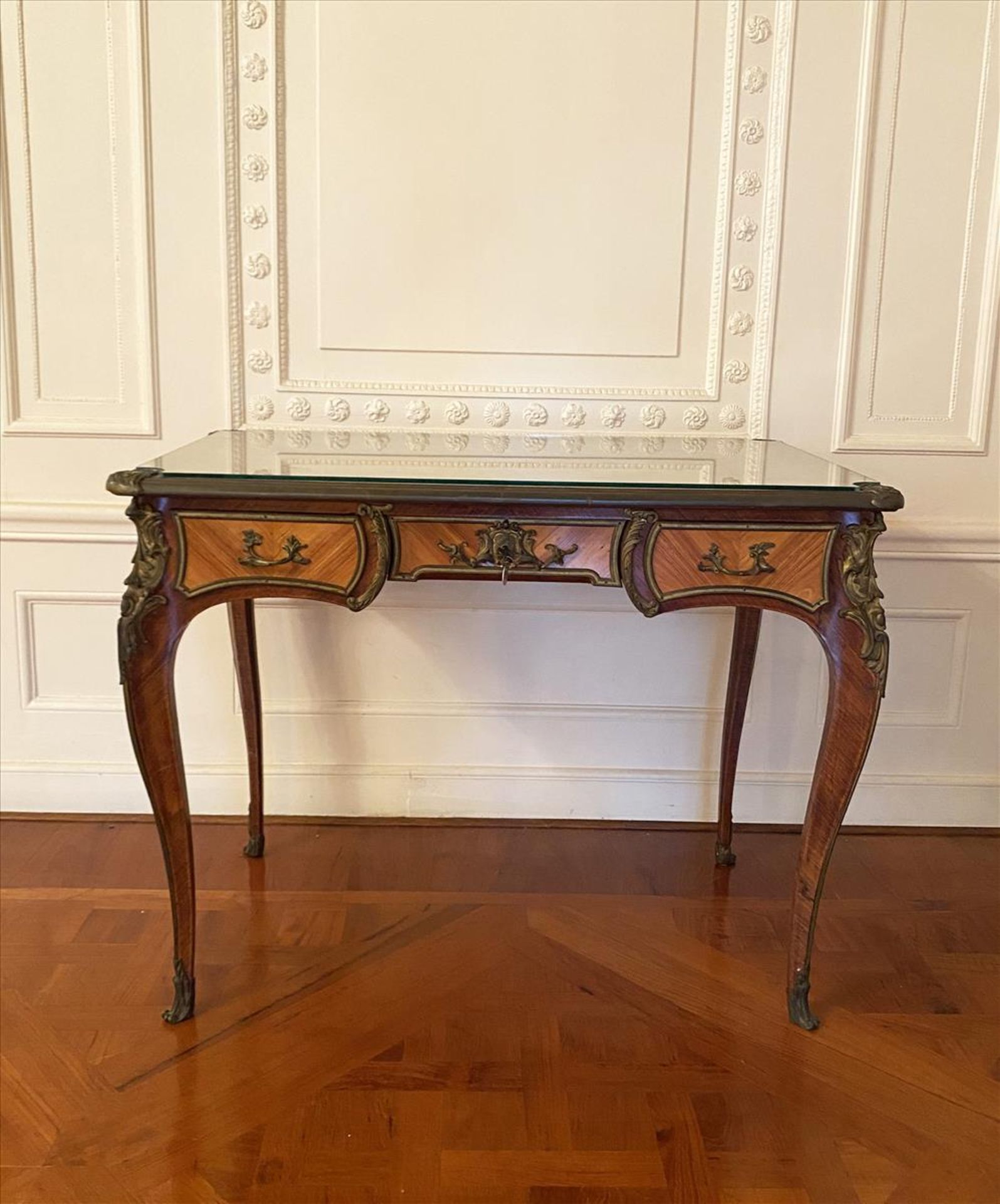 Kleines "Bureau plat" im Stil Louis XV.