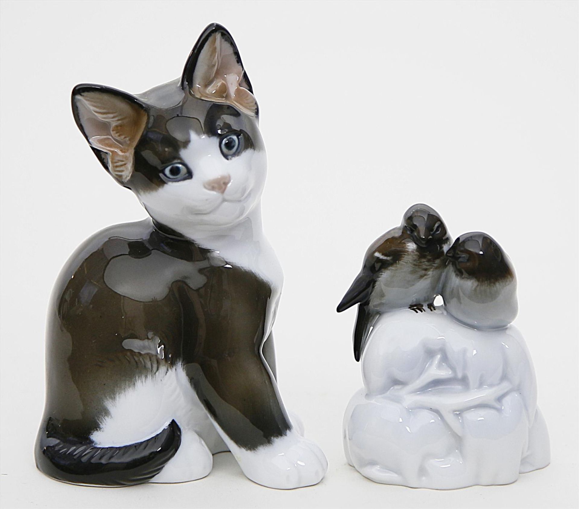 Zwei Skulpturen "Spatzenpaar" und "sitzende Katze", Rosenthal.