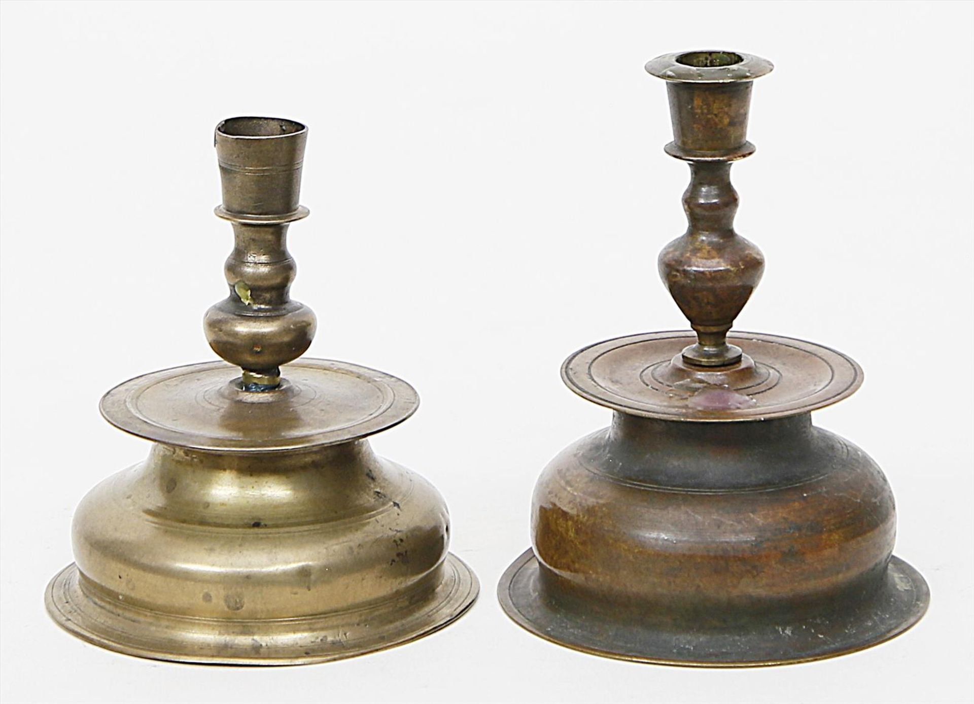 Zwei frühbarocke Glockenleuchter,