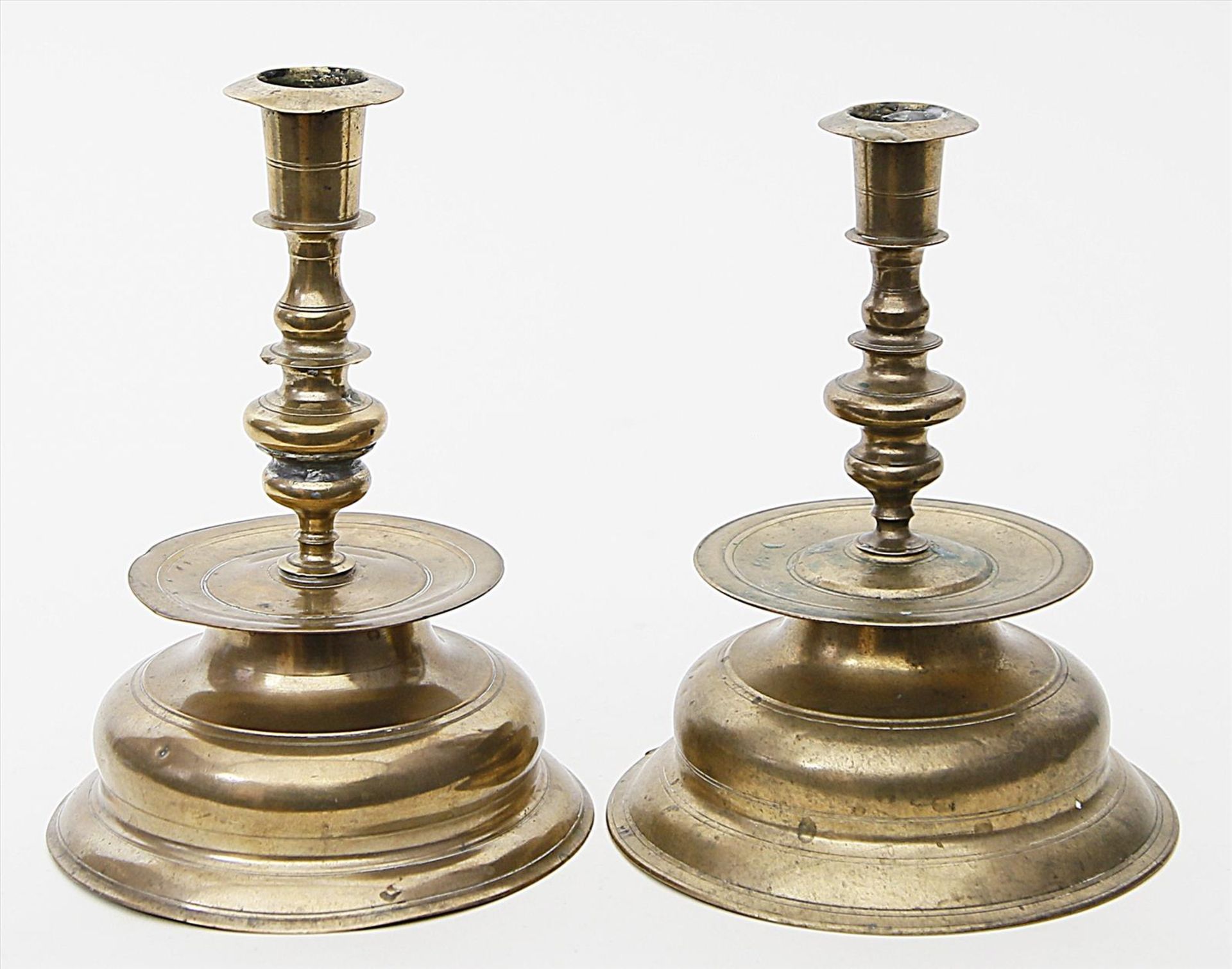 Paar frühbarocke Glockenleuchter,