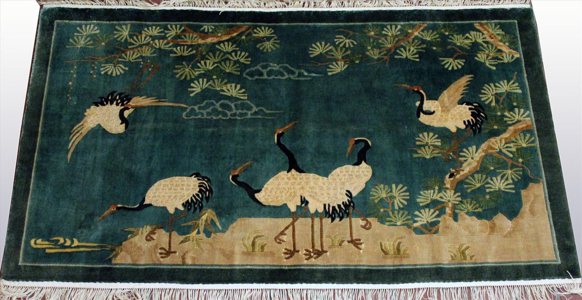 China, Seide mit Vogeldekor, ca. 93x 152 cm.