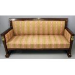 Sofa im Empirestil.