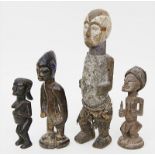 Vier afrikanische Skulpturen.