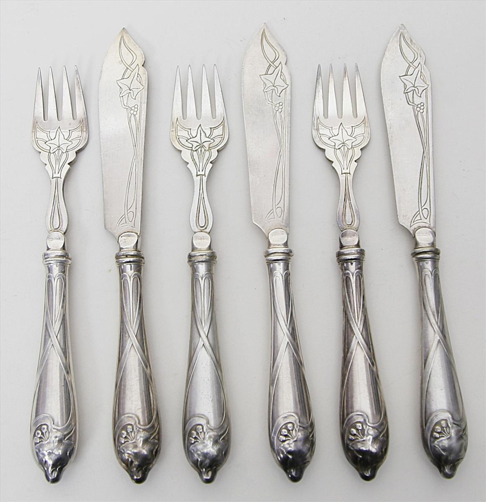 Sechs Jugendstil-Fischgabeln und sieben -messer, WMF.