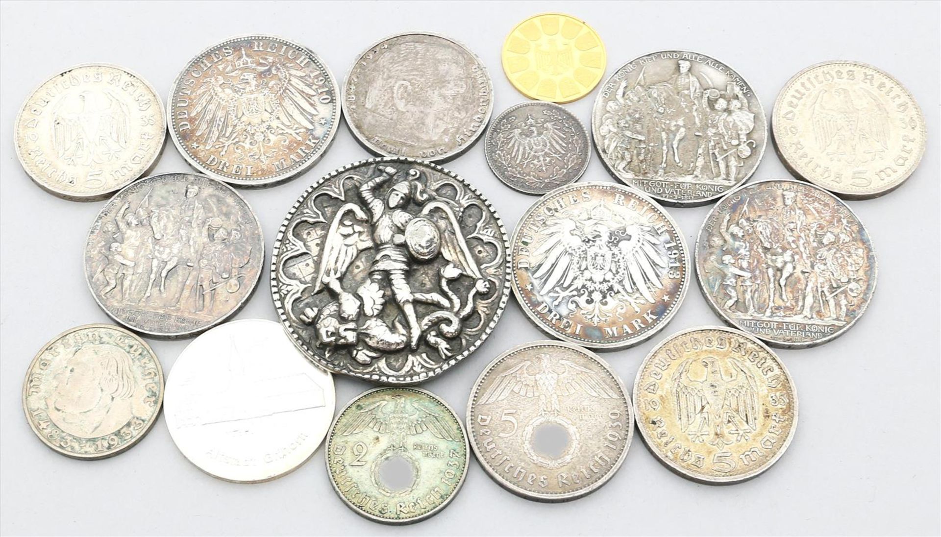 13 Silbermünzen.