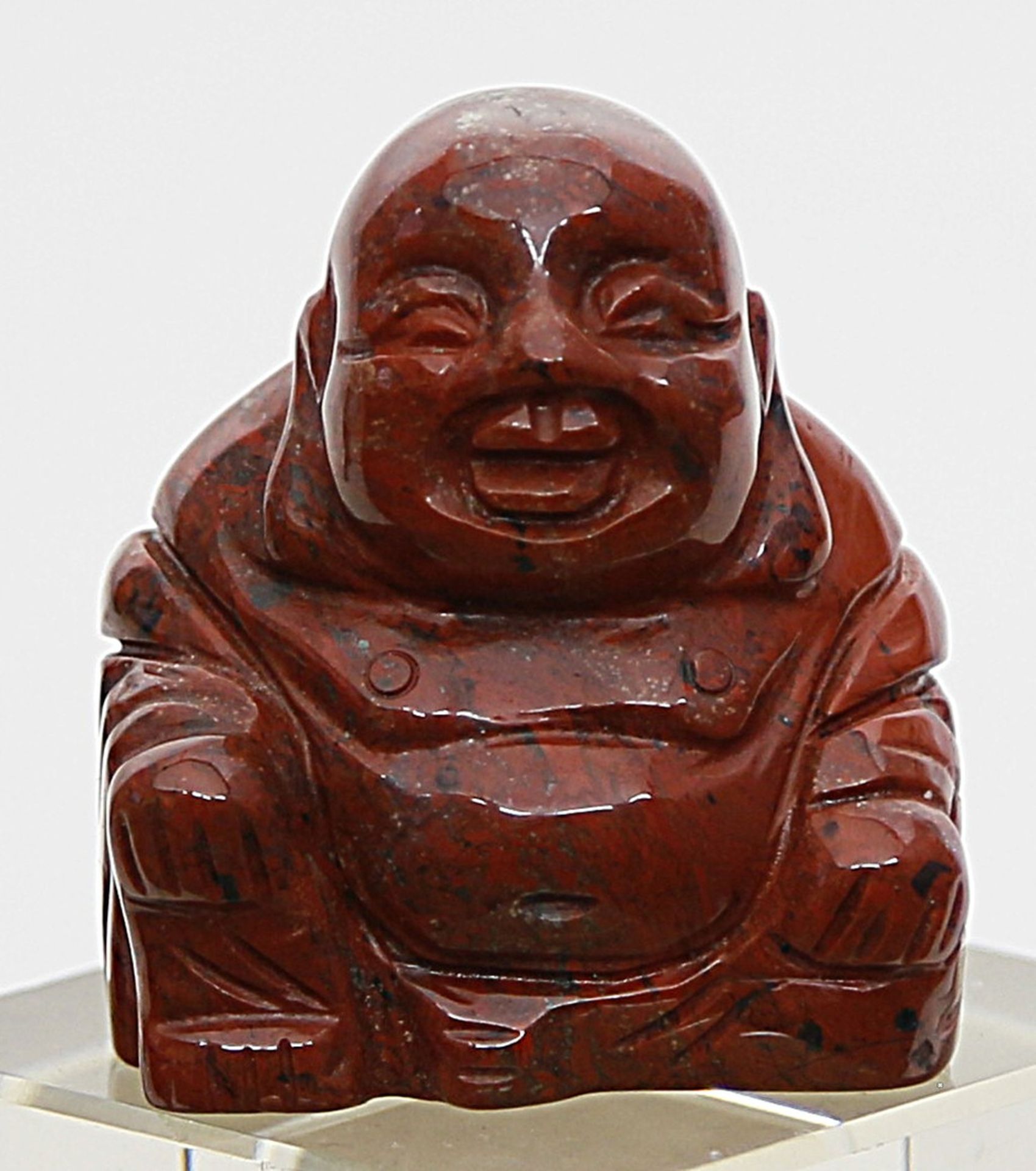 Jaspis-Skulptur "sitzender Buddha".