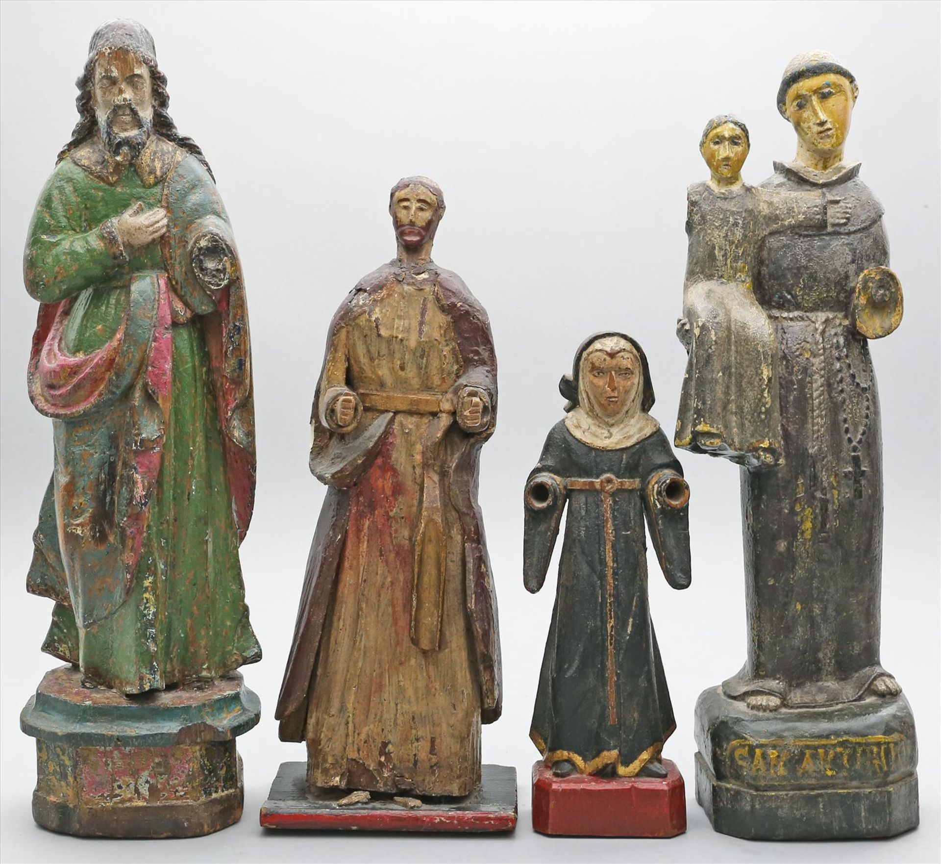 4 Heiligen-Skulpturen.
