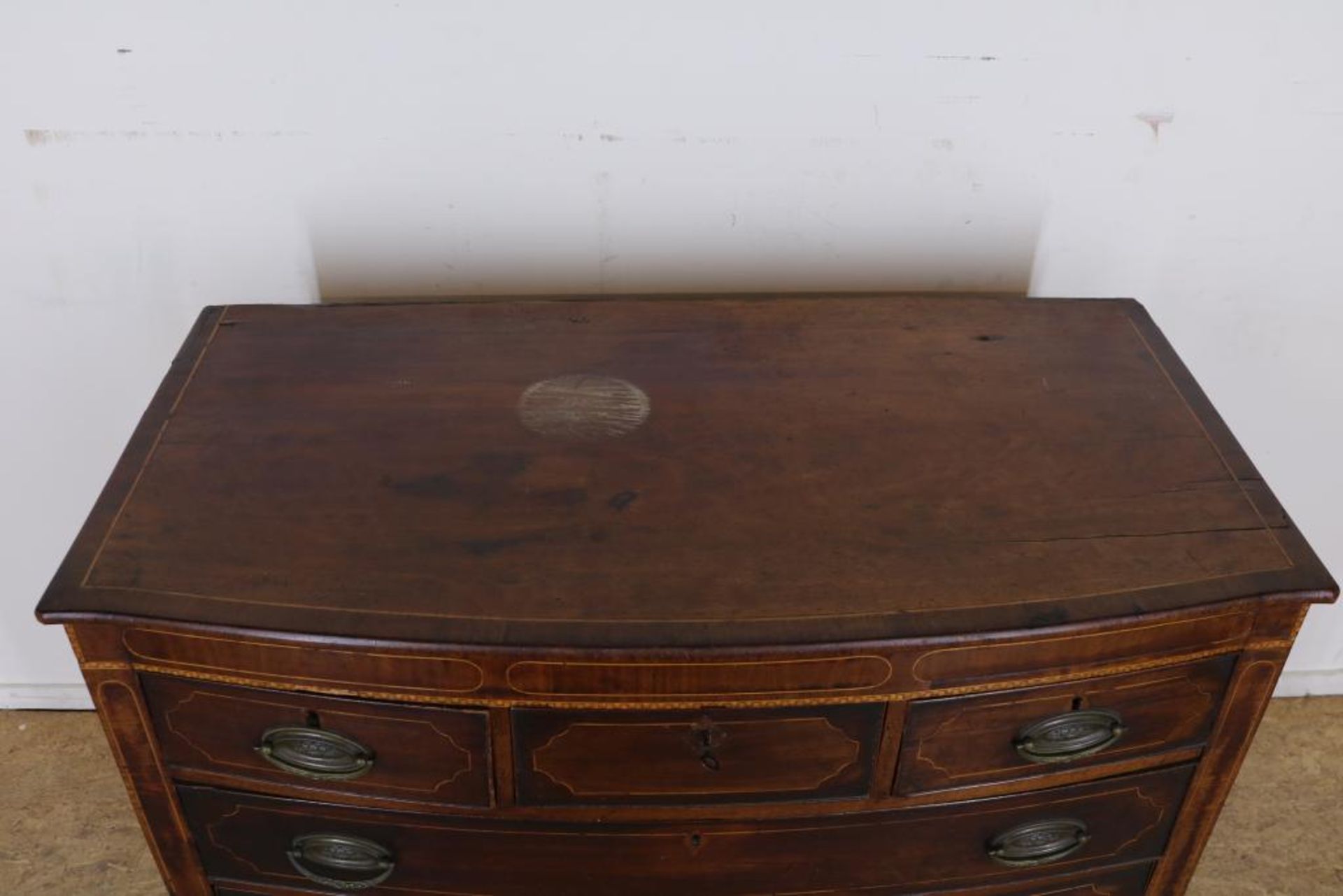 Mahonie Victoriaan ingelegde commode met 6 laden, Engeland 19e eeuw, h. 95, br. 117, d. 60 cm. - Bild 2 aus 5