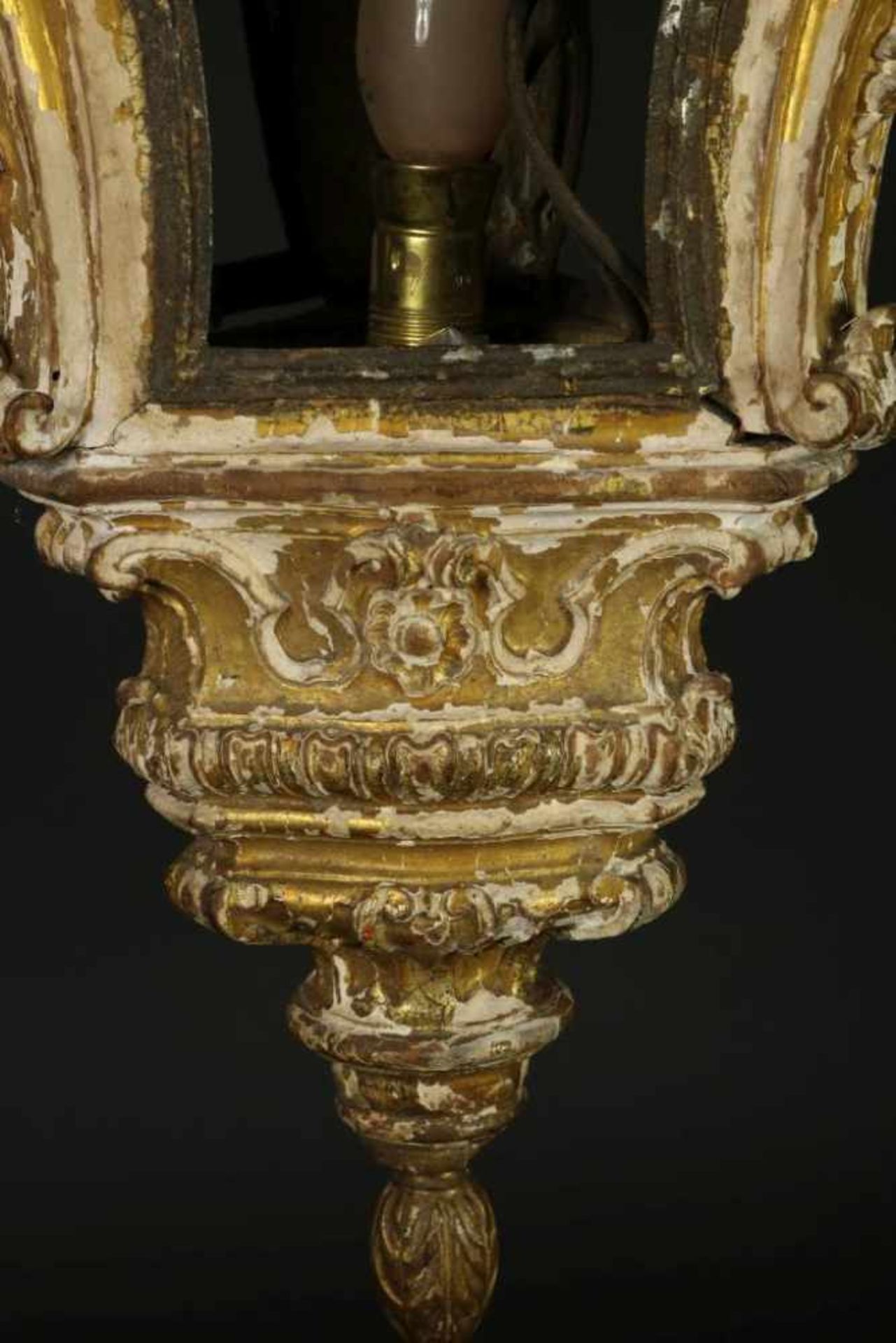 Wooden Louis XV lantarn, h. 60 cm. - Bild 3 aus 4