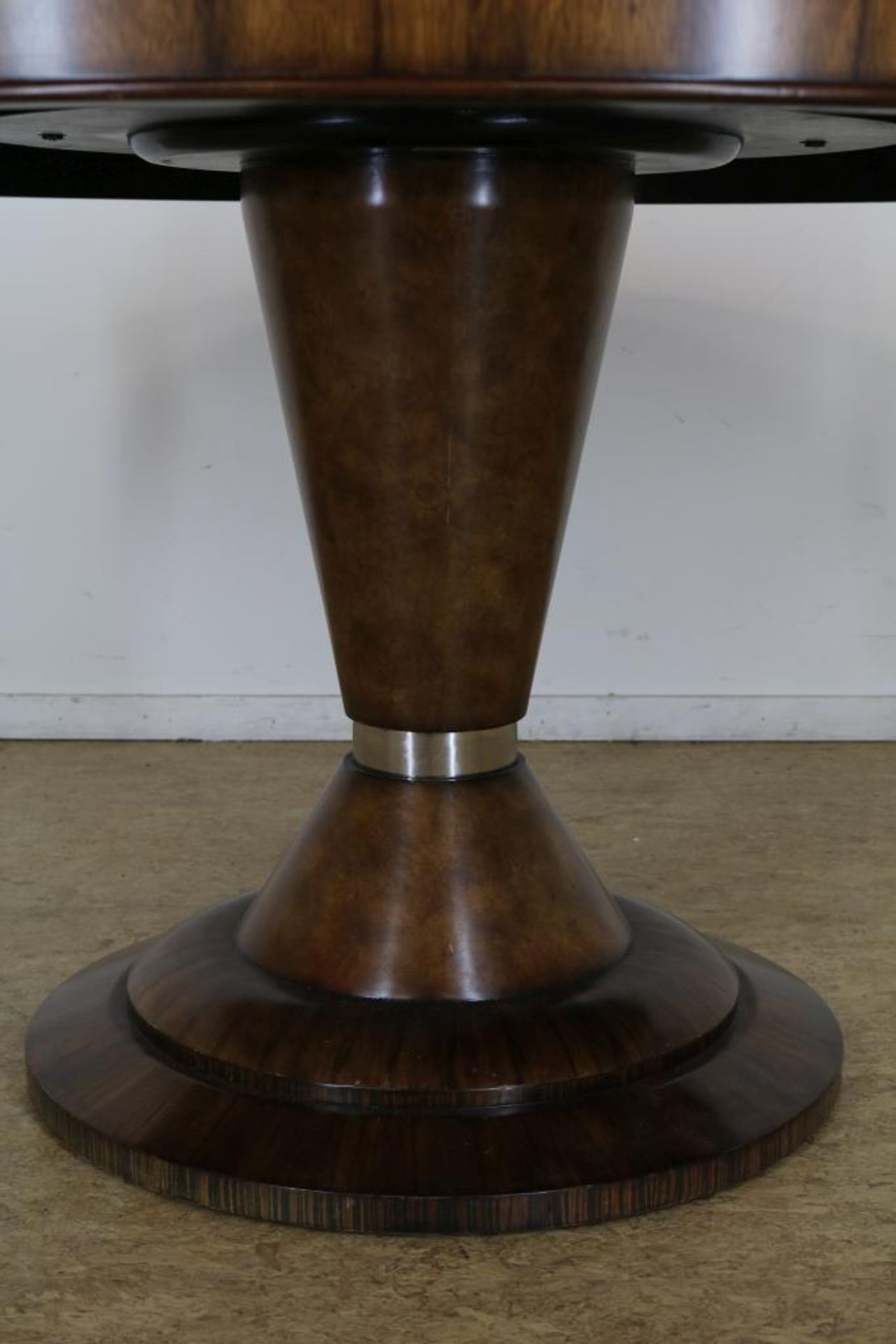 Deels palissander gefineerde Art Deco-stijl tafel op diabolo poot, h. 82, diam. 137 cm. - Bild 4 aus 6
