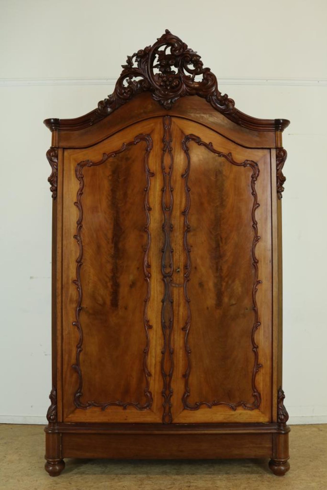 Mahogany wardropen with 2 doors and drawer, 19th century, h. 250, w. 142, d. 72 cm.