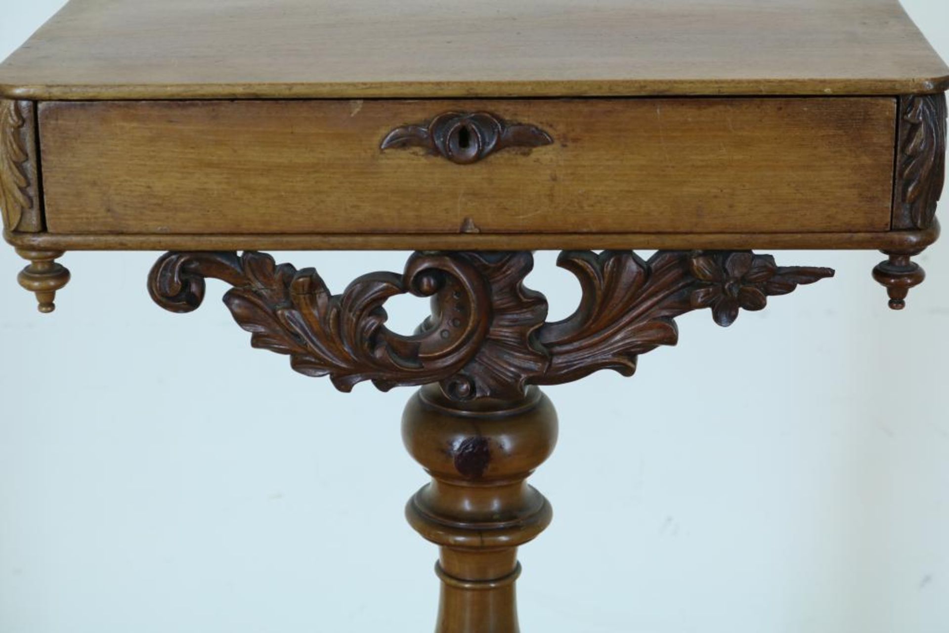 Mahogany Biedermeier sewing table with drawer, 19th century, h. 95, w. 51, d. 32 cm. - Bild 4 aus 4