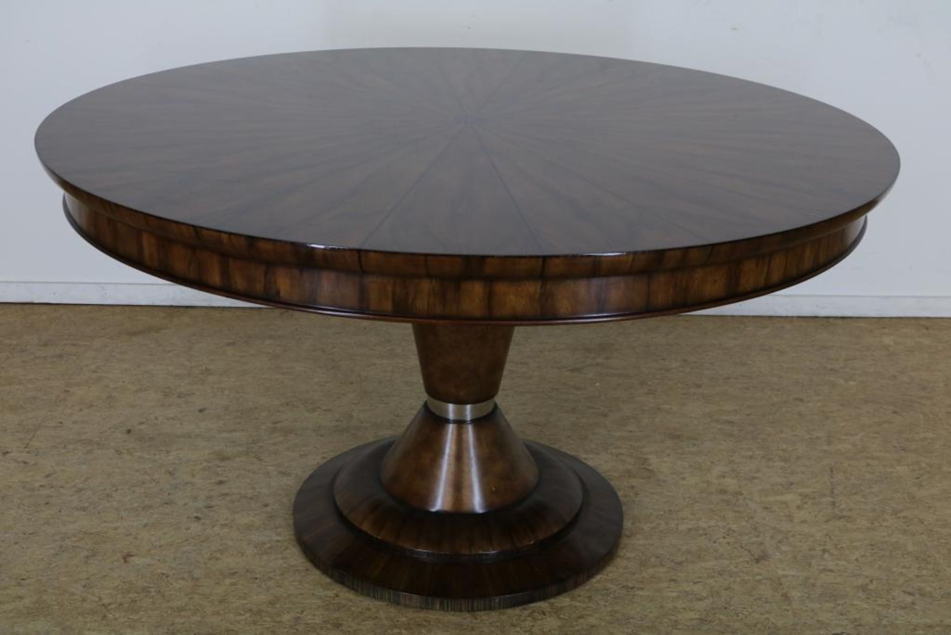 Deels palissander gefineerde Art Deco-stijl tafel op diabolo poot, h. 82, diam. 137 cm.